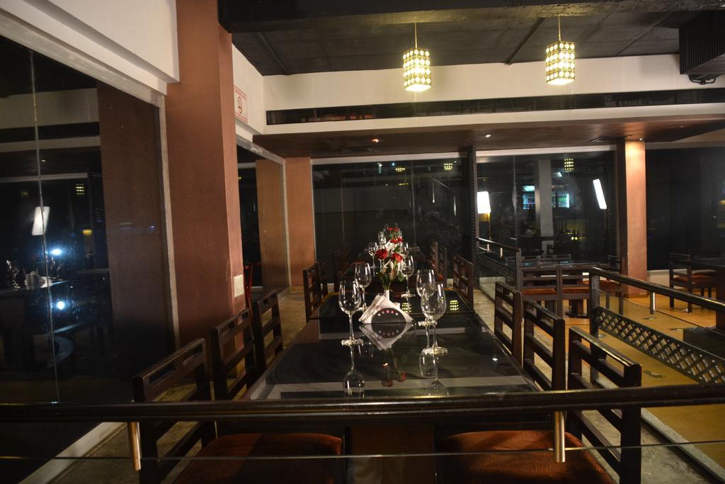 Sea Rock Inn 达曼 外观 照片
