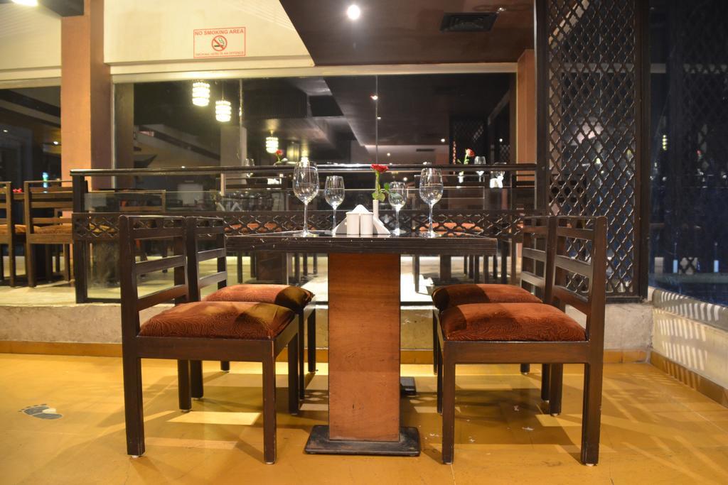 Sea Rock Inn 达曼 外观 照片